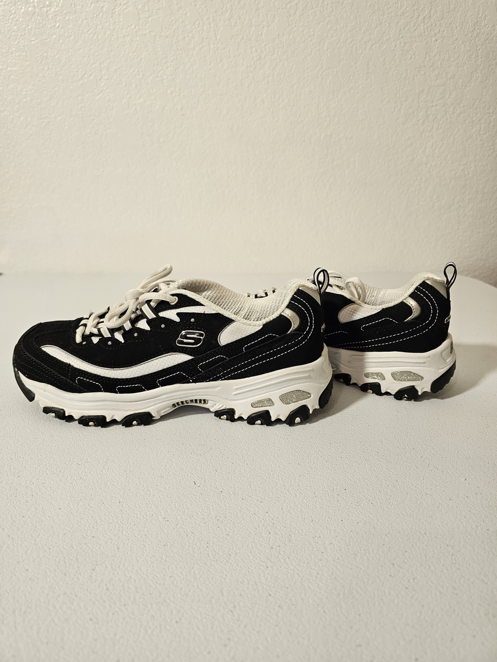 SKECHERS D'Lites Women's Black/White Lace-Up Low Top Leather Sneakers 11422